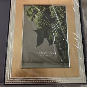 Vera Wang Wedgewood 8 x 10 wedding picture frame
